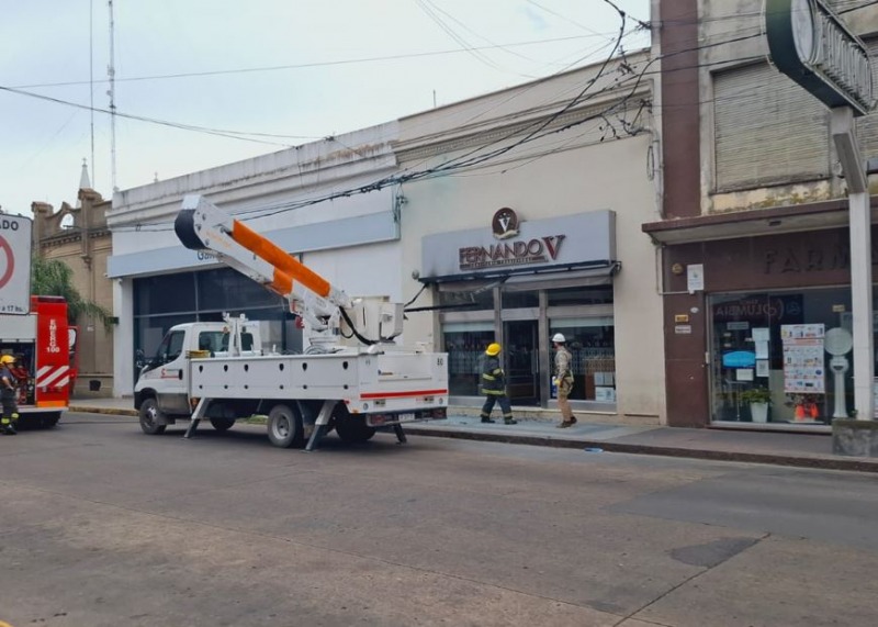 Un cortocircuito ocasion un incendio en un comercio cntrico